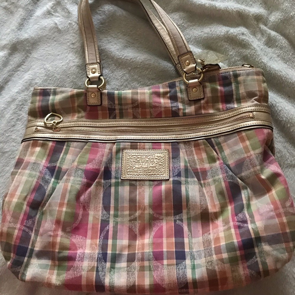 Coach purse perfect for Spring